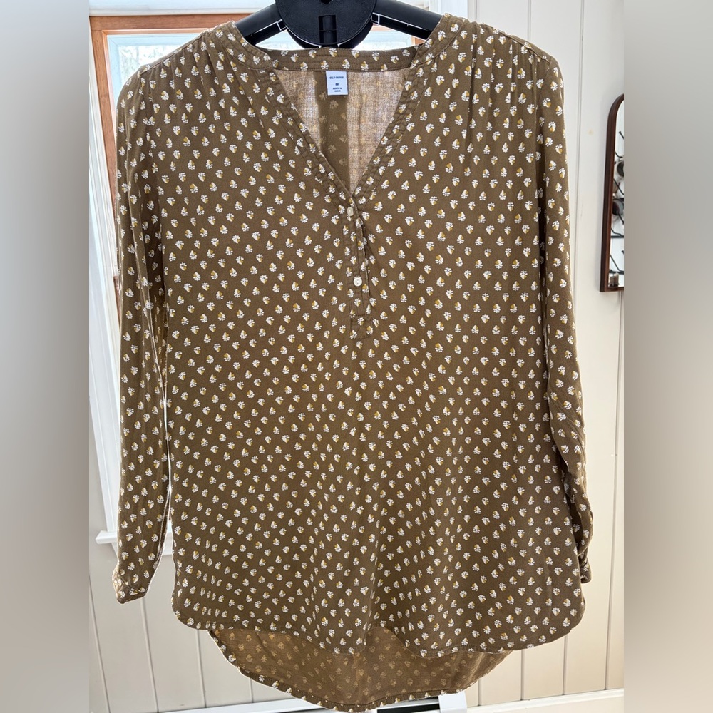 Old Navy Olive Floral split neck tunic blouse women’s medium